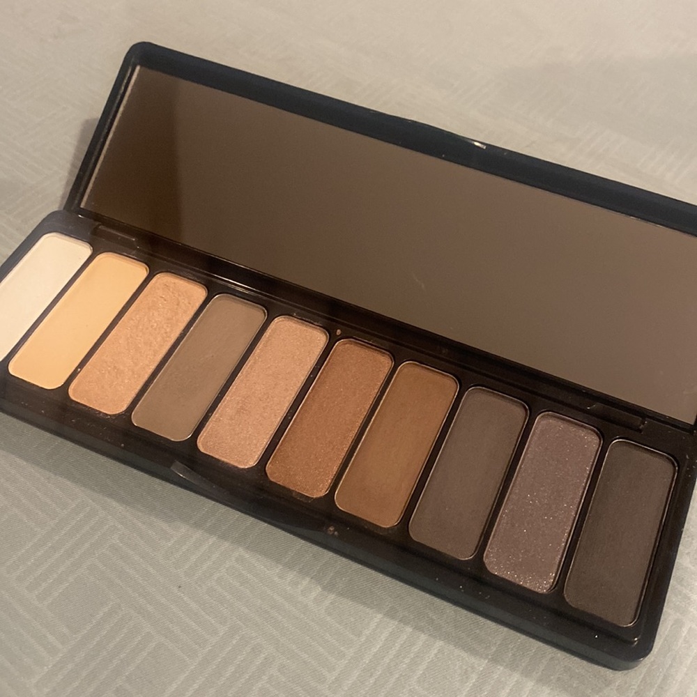 E.L.F. Everyday Smokey Eyeshadow Palette